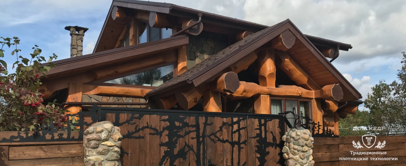 Северный фасад дома из кедра Романтика Фотография северного фасада дома Романтика